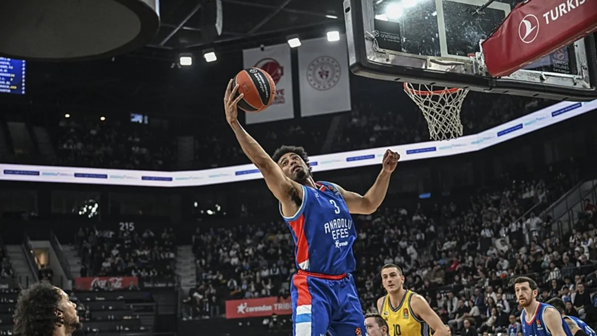 Anadolu Efes-Maccabi Playtika maçı Letonya’da!