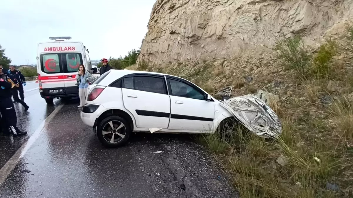 Manavgat’ta Otobüs-Otomobil Kazası: 2 Ölü, 4 Yaralı