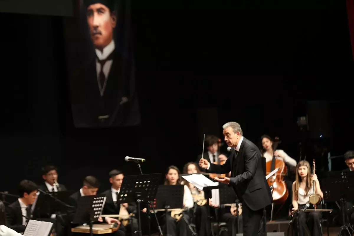 Gençlik Türk Müziği Orkestrası Çanakkale’de Konser Verdi